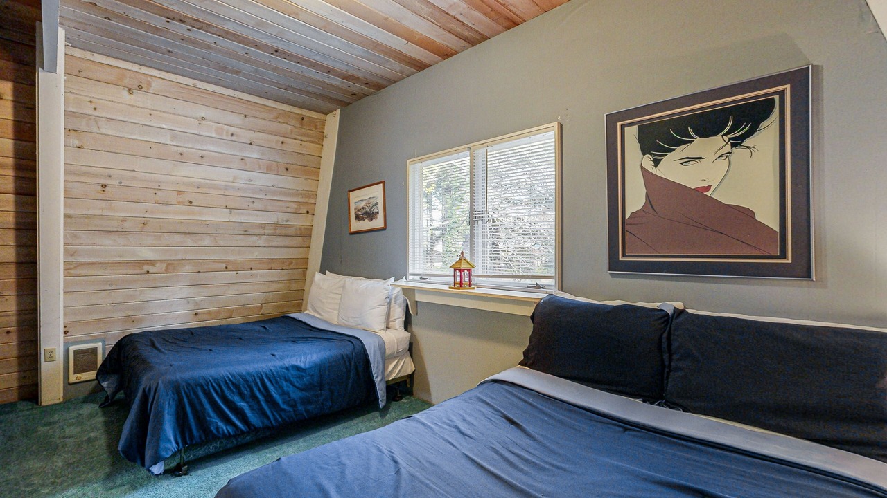 Photo of Bedroom in Gleneden Beach