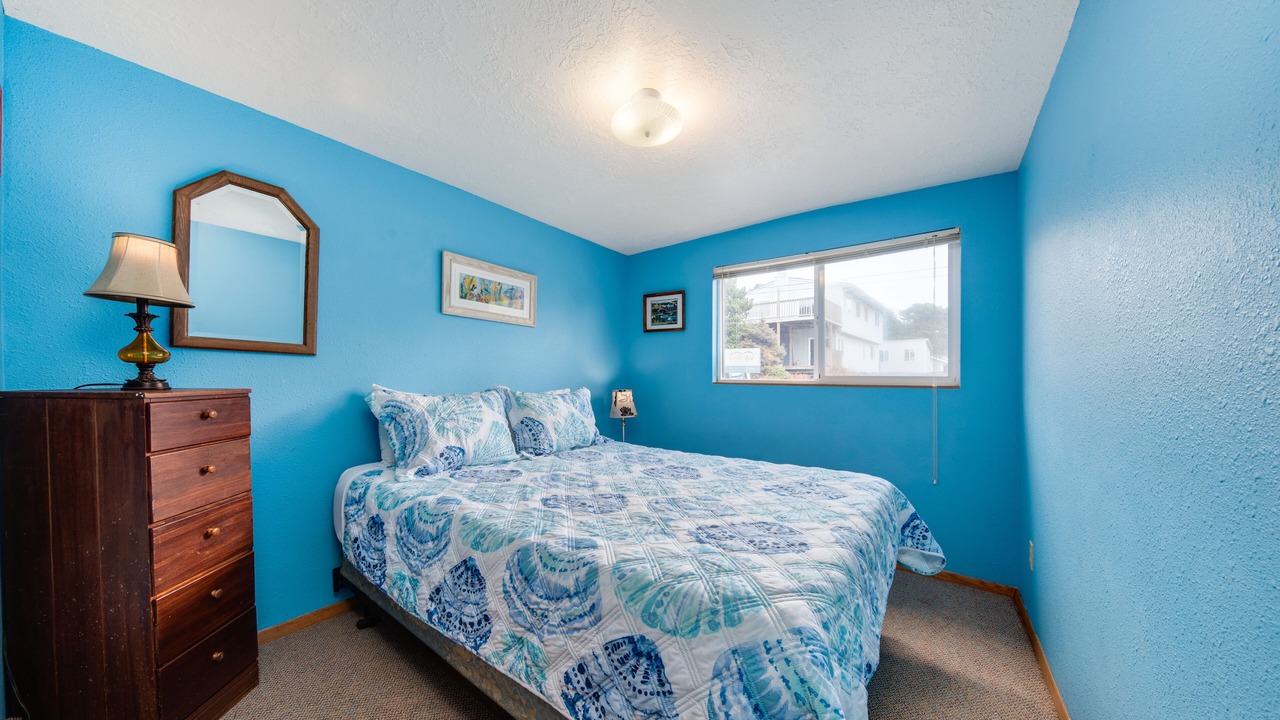 Photo of Bedroom in Gleneden Beach