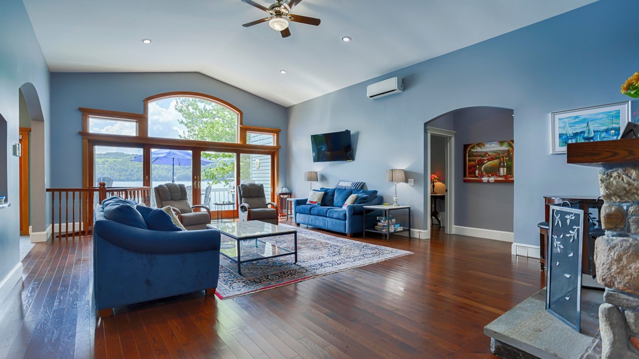 Photo of Livingroom in Hammondsport