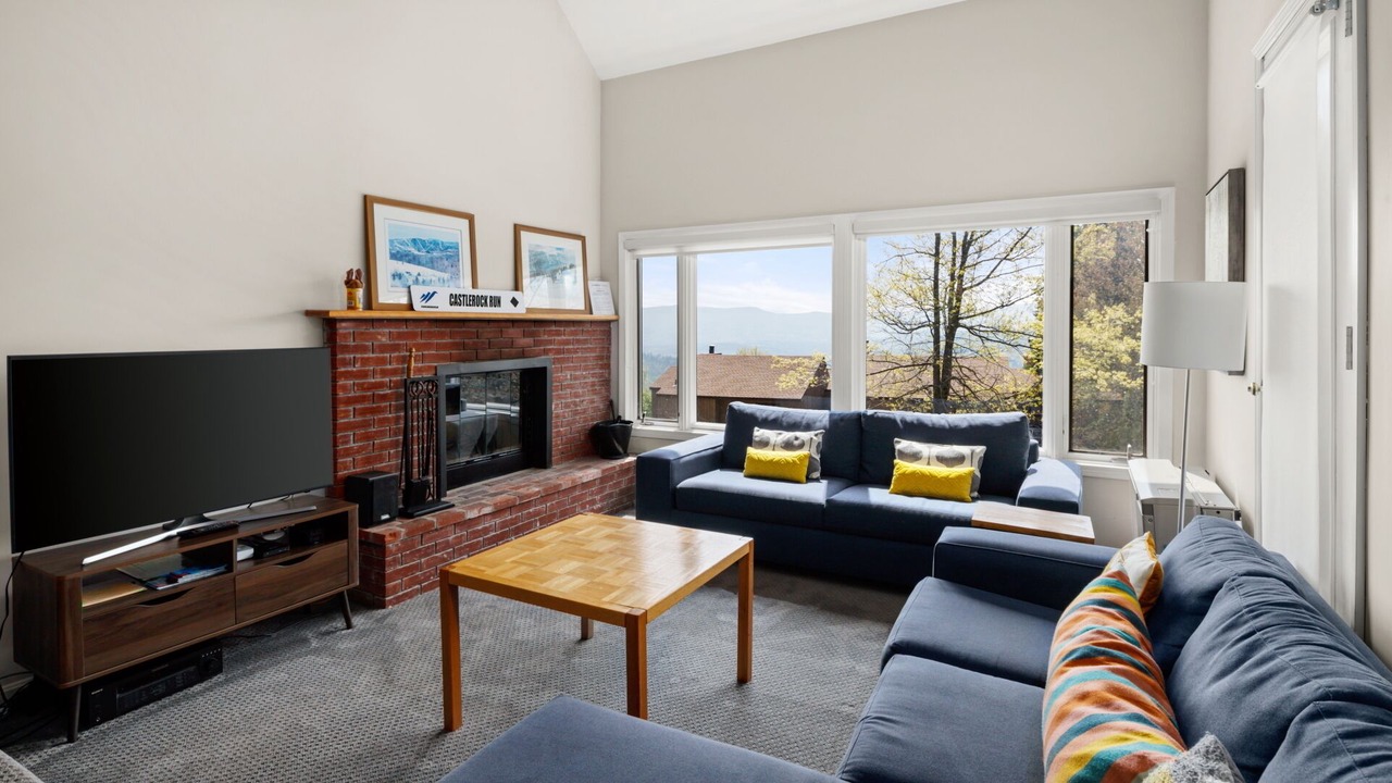 Photo of Livingroom in Warren