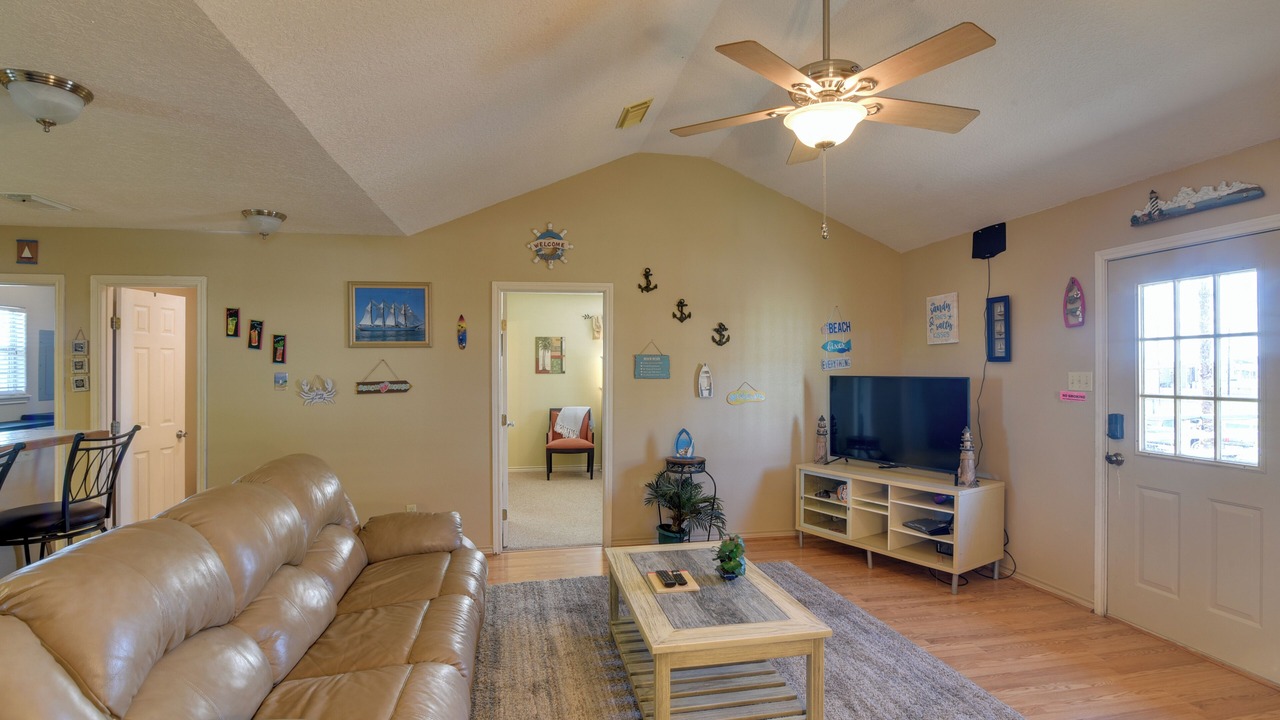 Photo of Livingroom in Surfside Beach