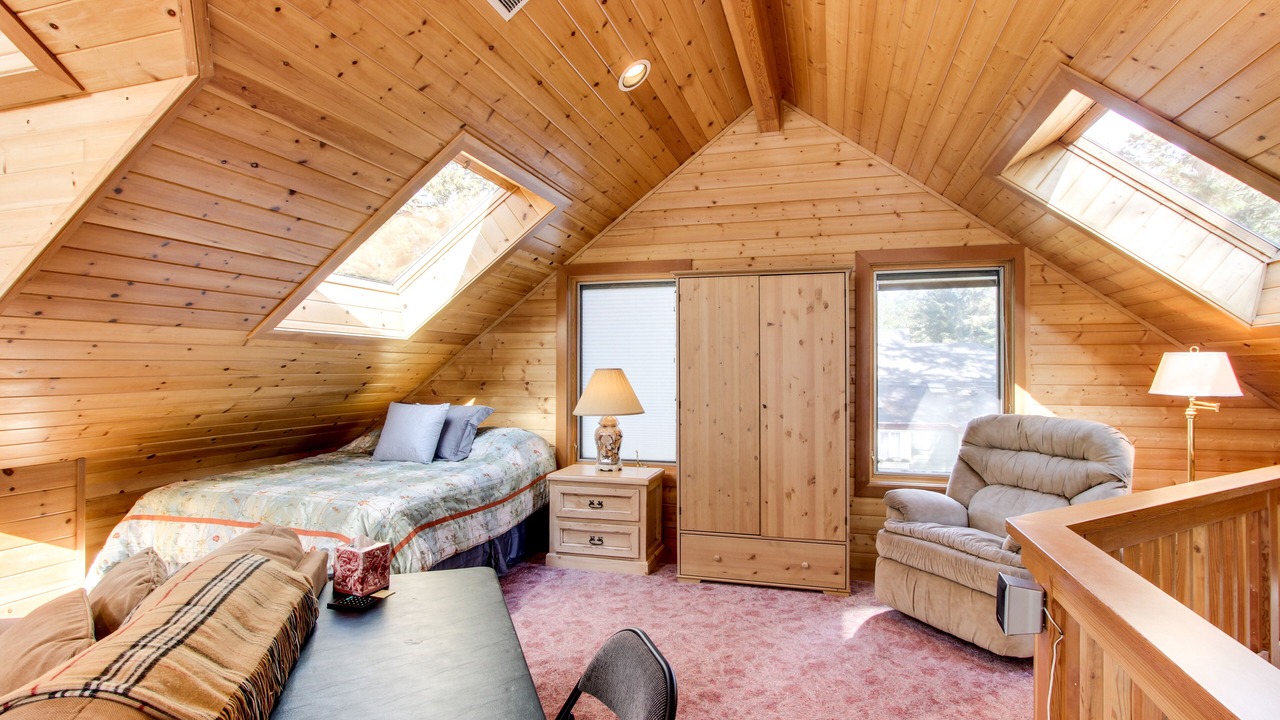 Photo of Bedroom in Downtown Cannon Beach