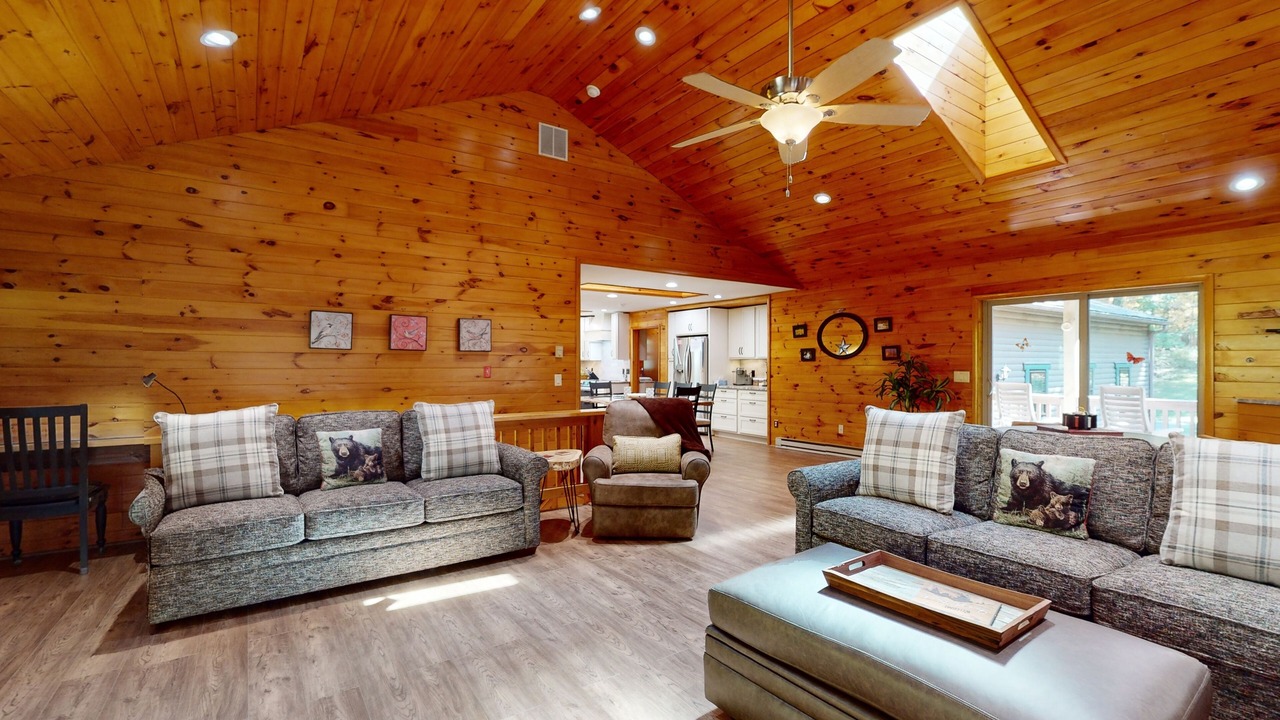 Photo of Livingroom in McHenry