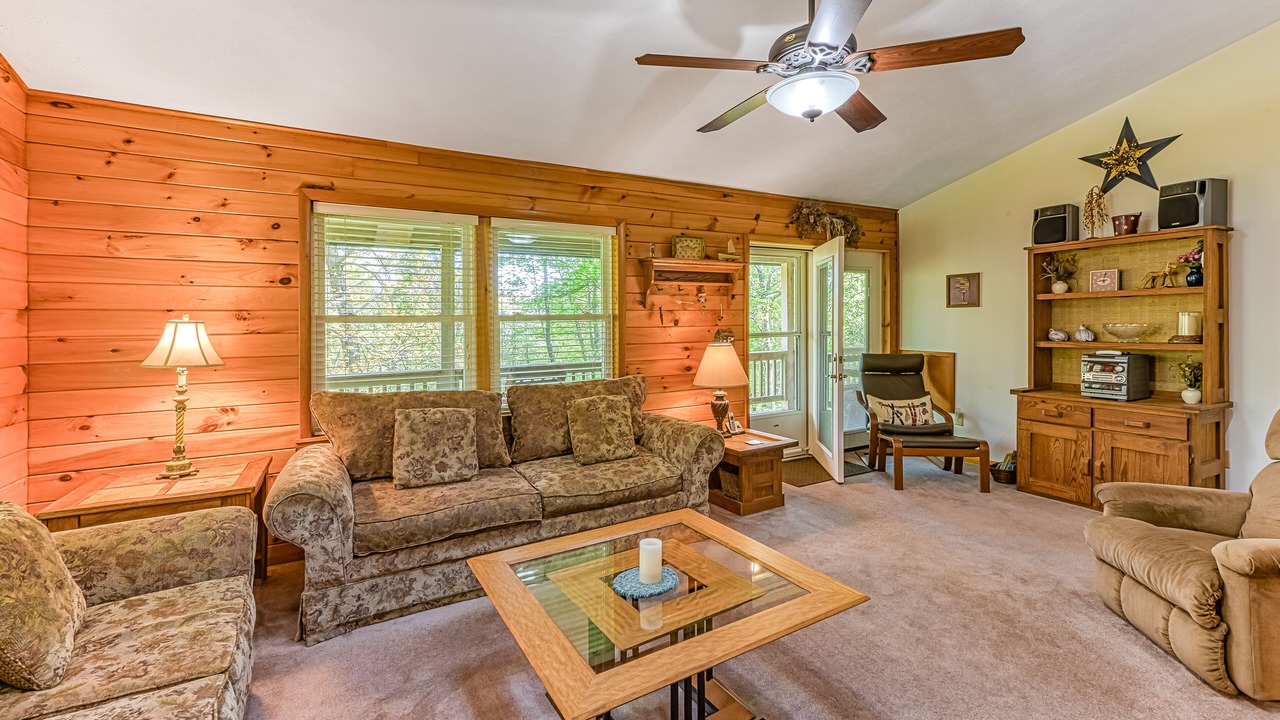 Photo of Livingroom in McHenry