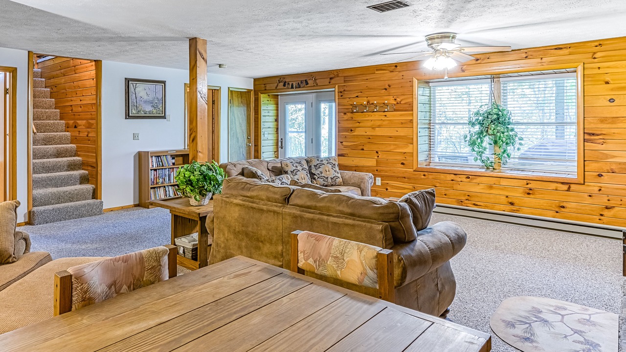 Photo of Livingroom in McHenry