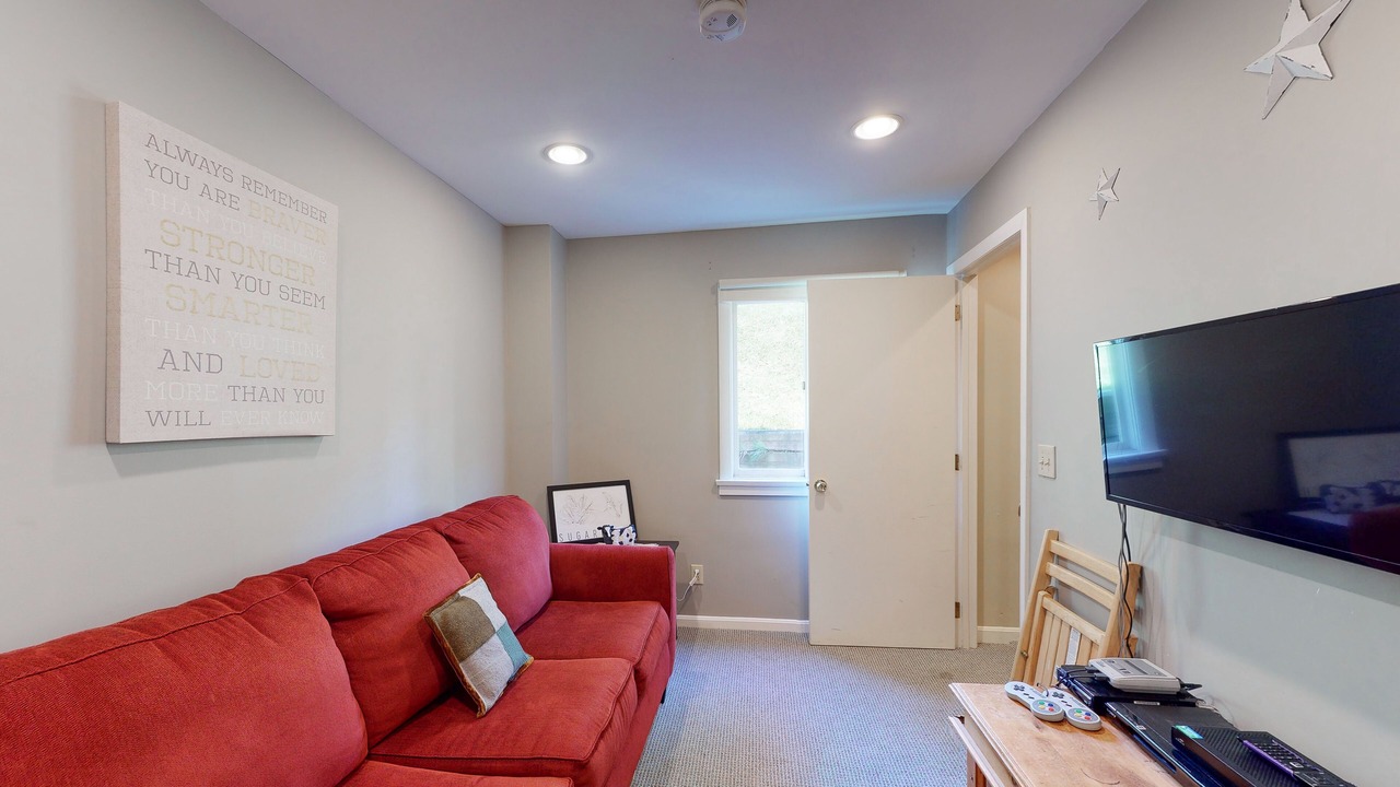 Photo of Livingroom in Warren