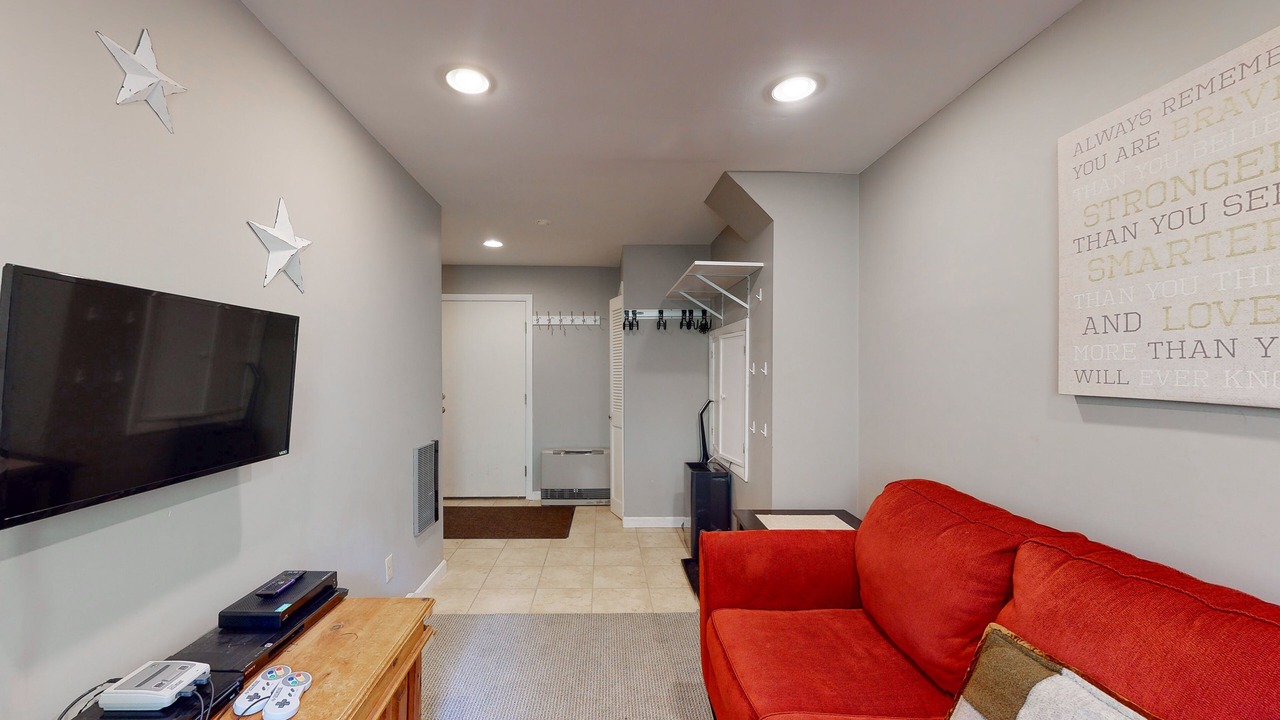 Photo of Livingroom in Warren