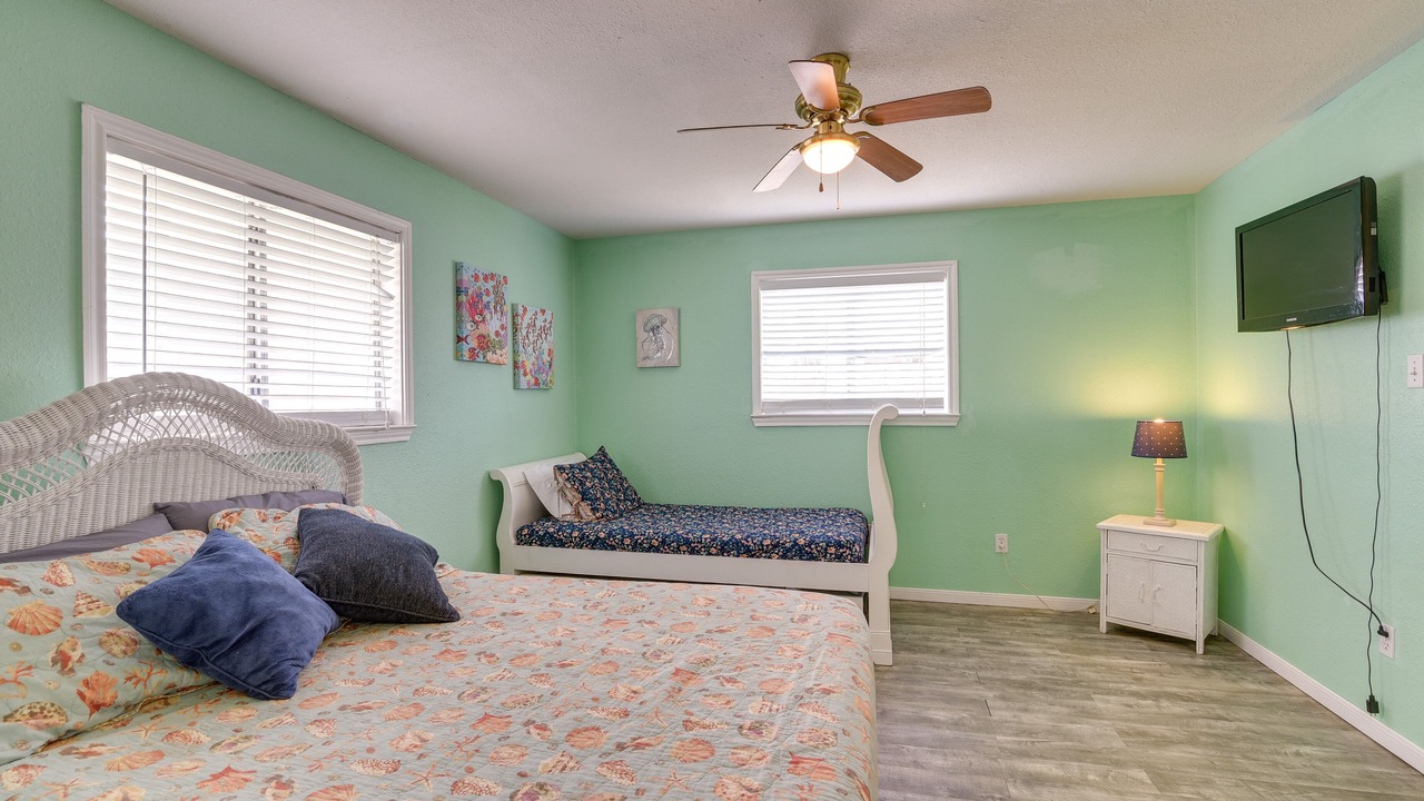 Photo of Bedroom in Surfside Beach
