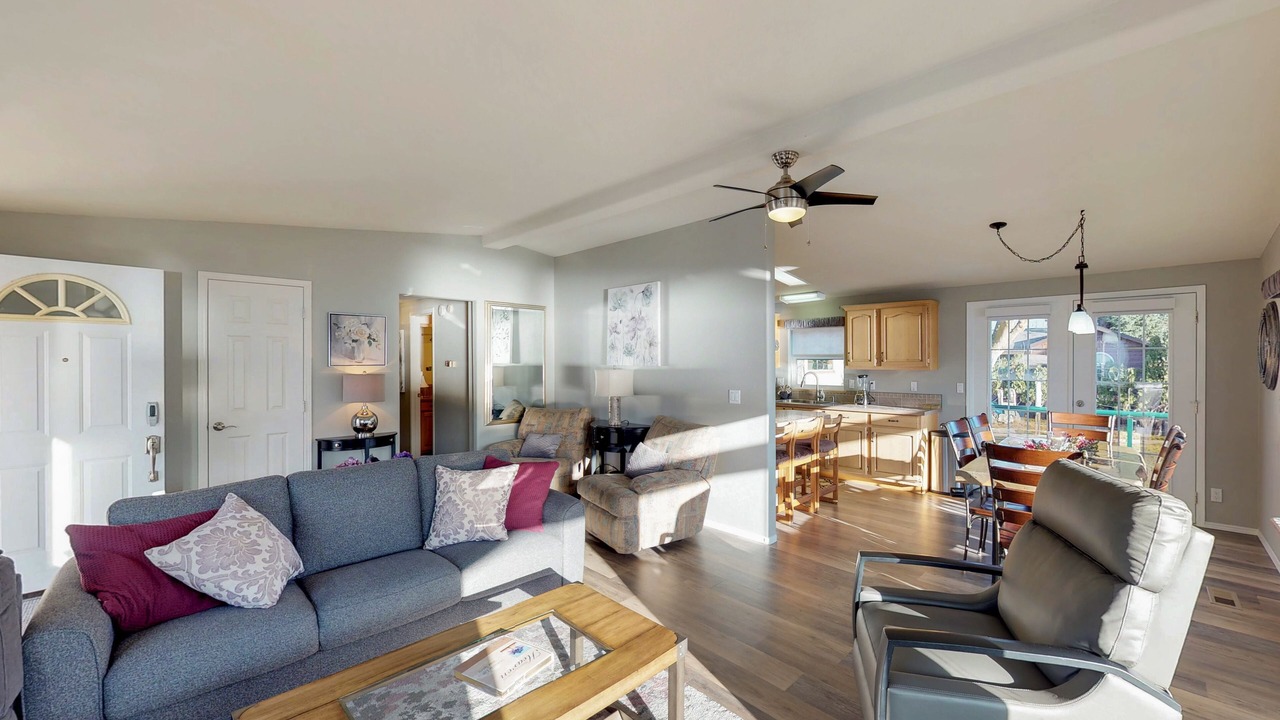 Photo of Livingroom in Manson