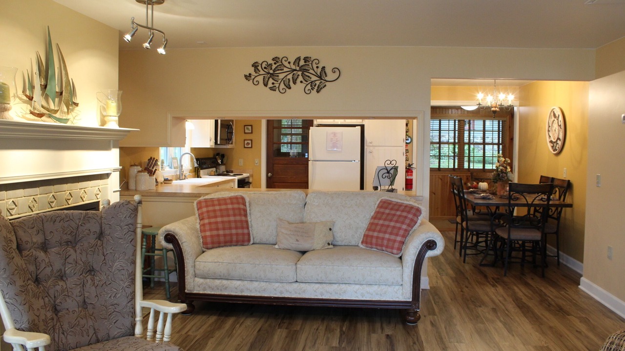 Photo of Livingroom in Town of Torrey