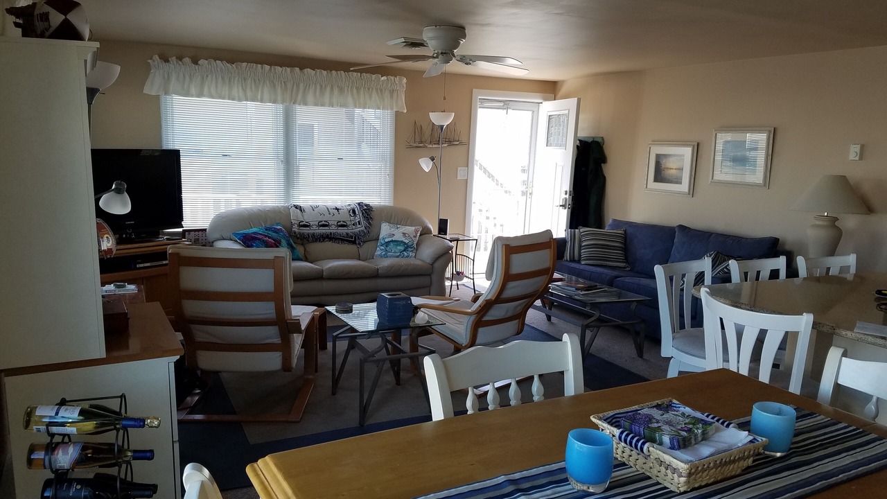 Photo of Livingroom in Edgewater Acres