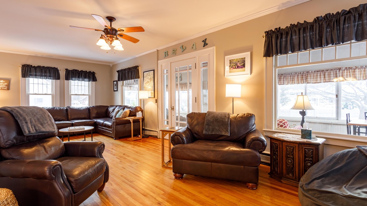 Photo of Livingroom in Upper Village