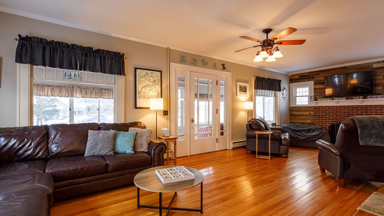 Photo of Livingroom in Upper Village