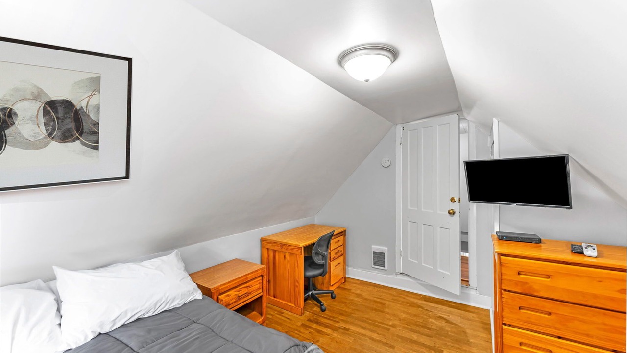 Photo of Bedroom in Oneonta