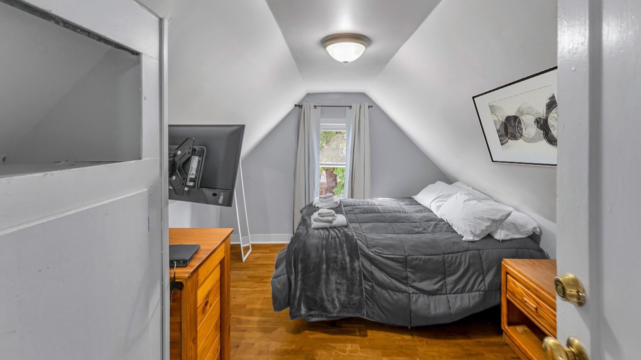 Photo of Bedroom in Oneonta