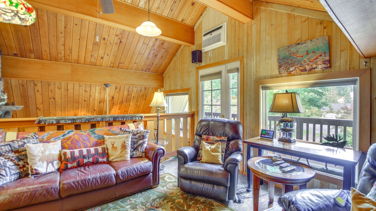 Photo of Livingroom in Gold Bar