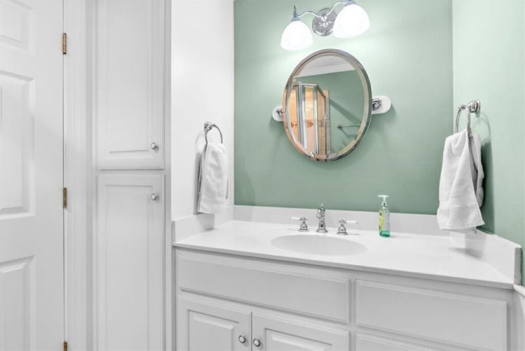 Photo of Bathroom in North Shore Acres