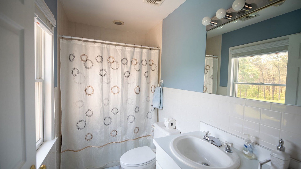 Photo of Bathroom in Shinnecock Hills