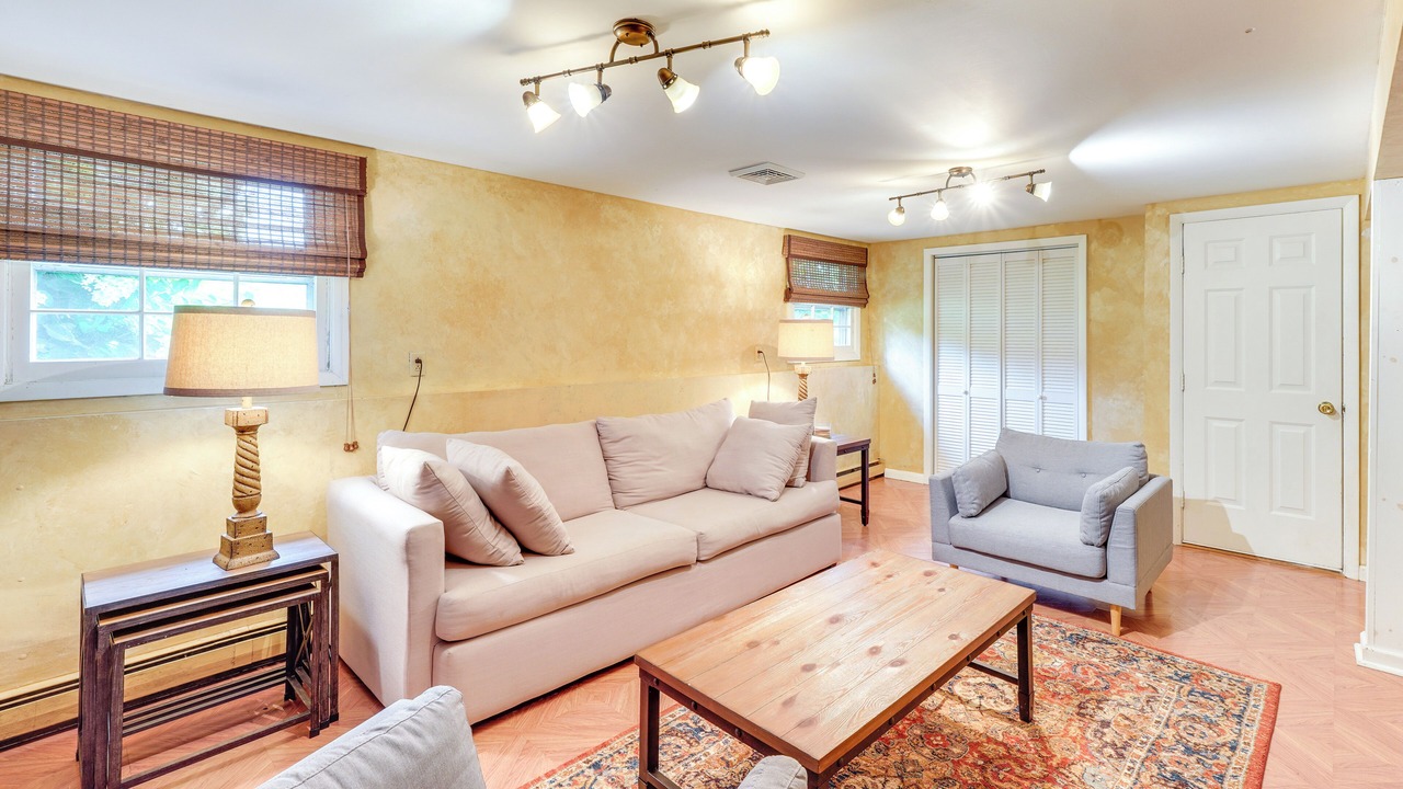 Photo of Livingroom in Salt Point