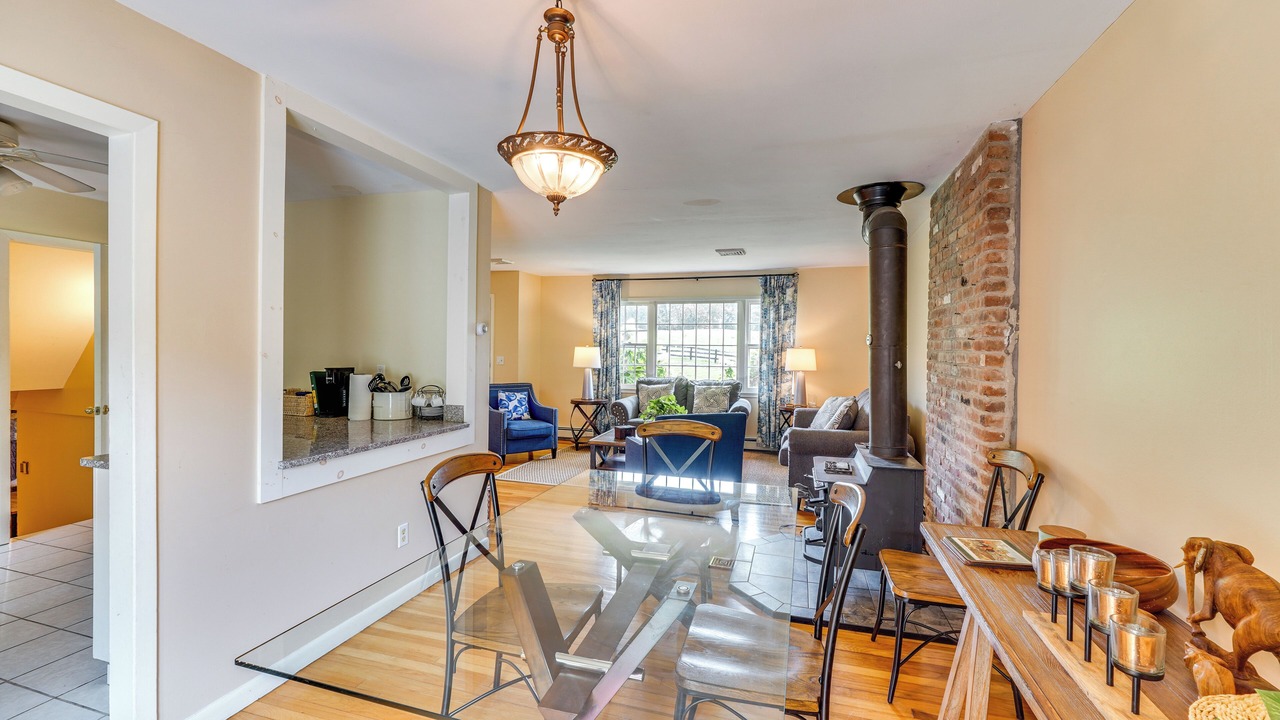 Photo of Livingroom in Salt Point