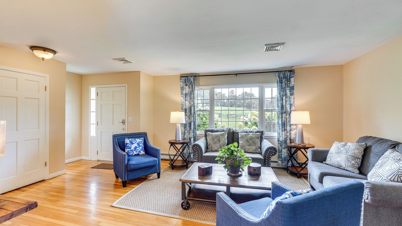 Photo of Livingroom in Salt Point