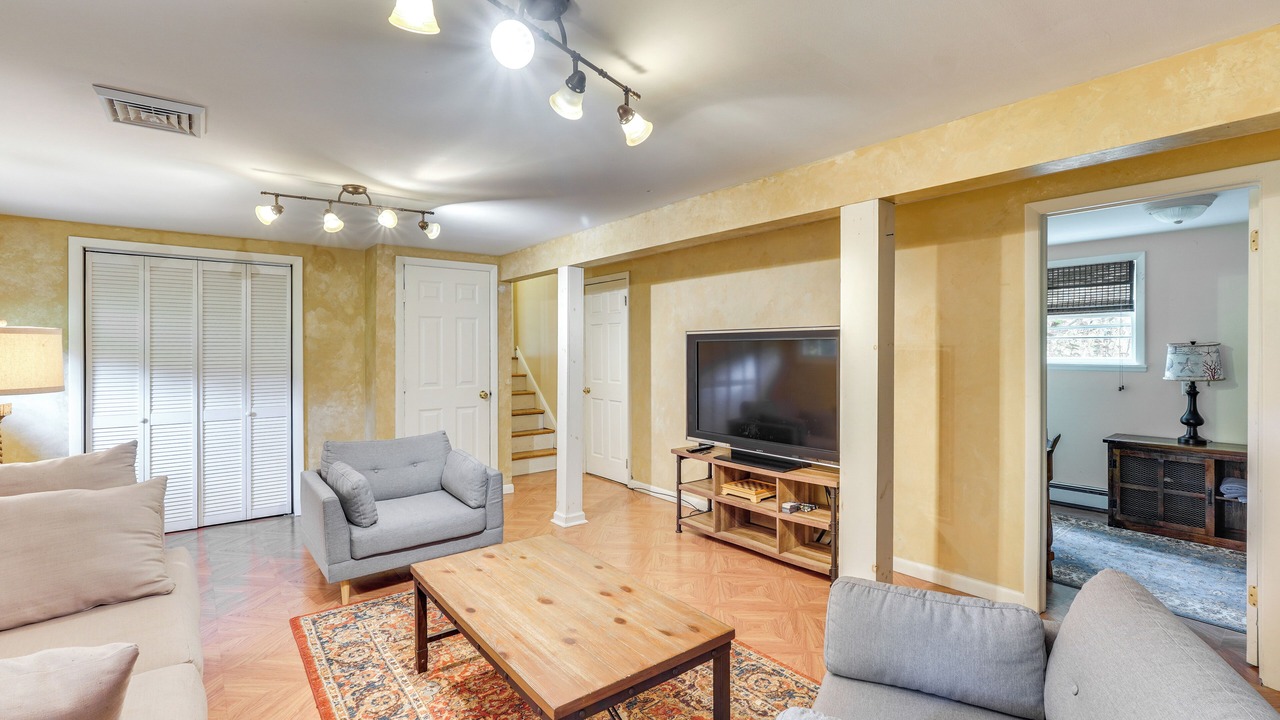 Photo of Livingroom in Salt Point