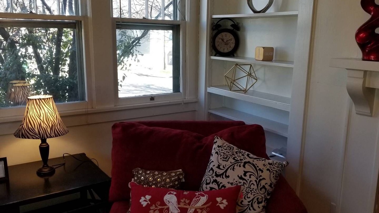 Photo of Livingroom in Downtown Klamath Falls