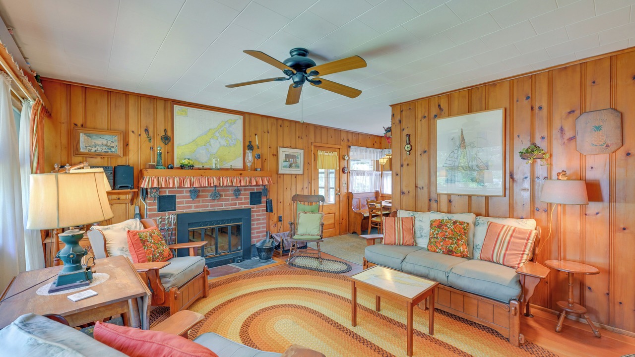 Photo of Livingroom in Cutchogue
