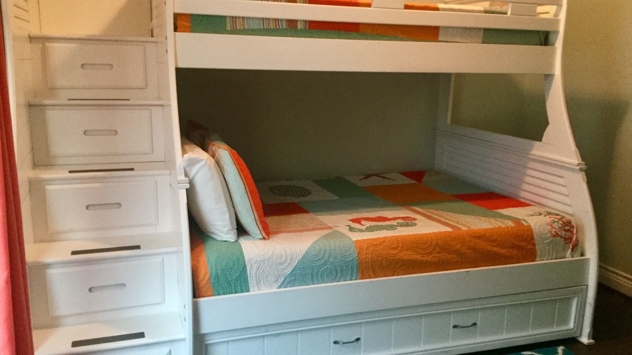 Photo of Bedroom in Crystal Beach
