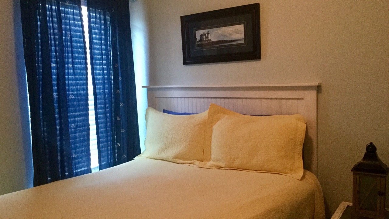 Photo of Bedroom in Crystal Beach