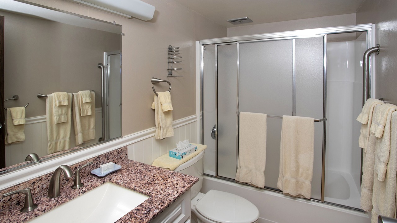 Photo of Bathroom in Gearhart