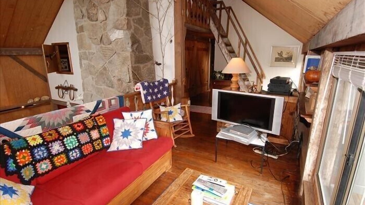 Photo of Livingroom in Old Timberline