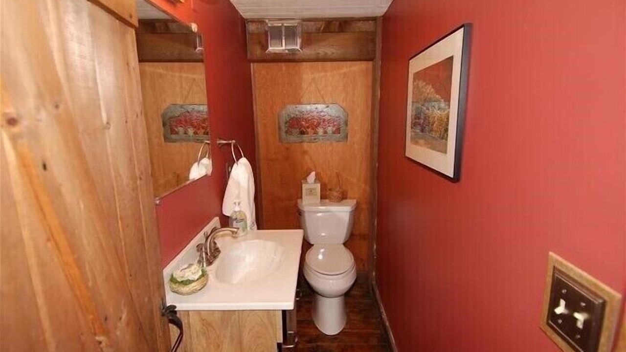 Photo of Bathroom in Old Timberline