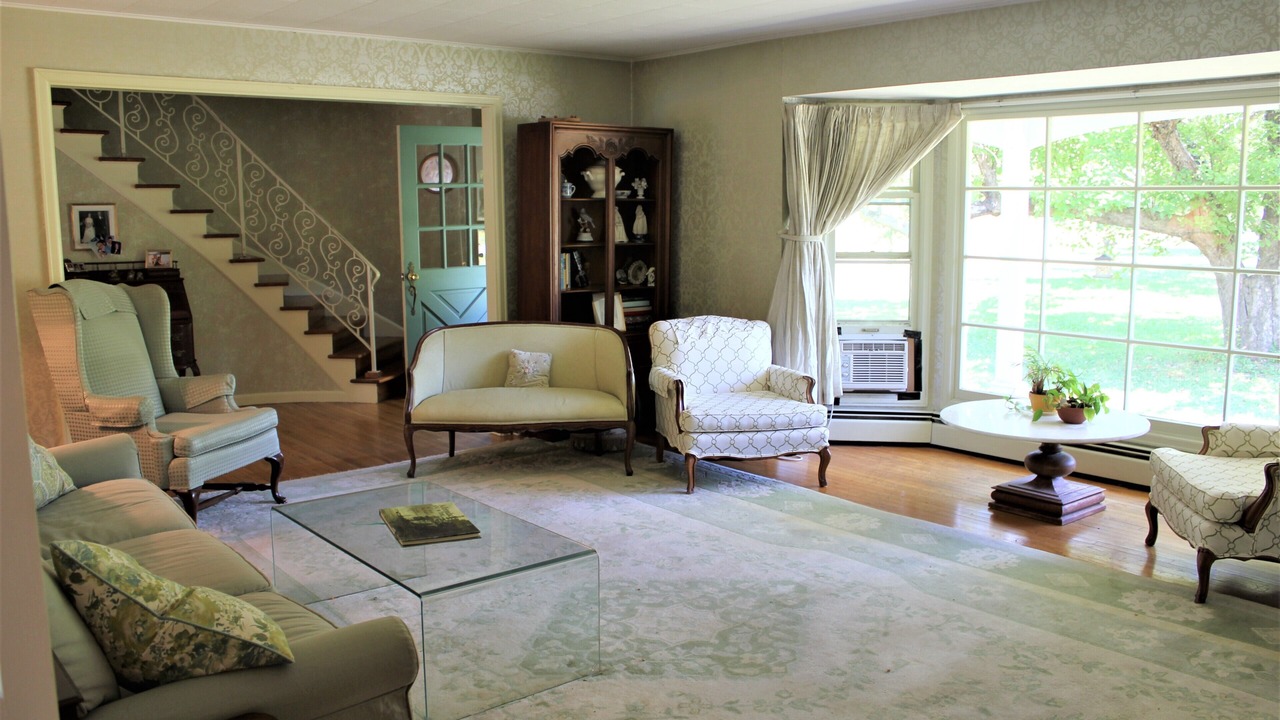 Photo of Livingroom in Ticonderoga