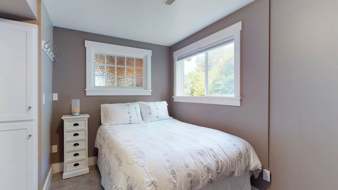 Photo of Bedroom in Depoe Bay