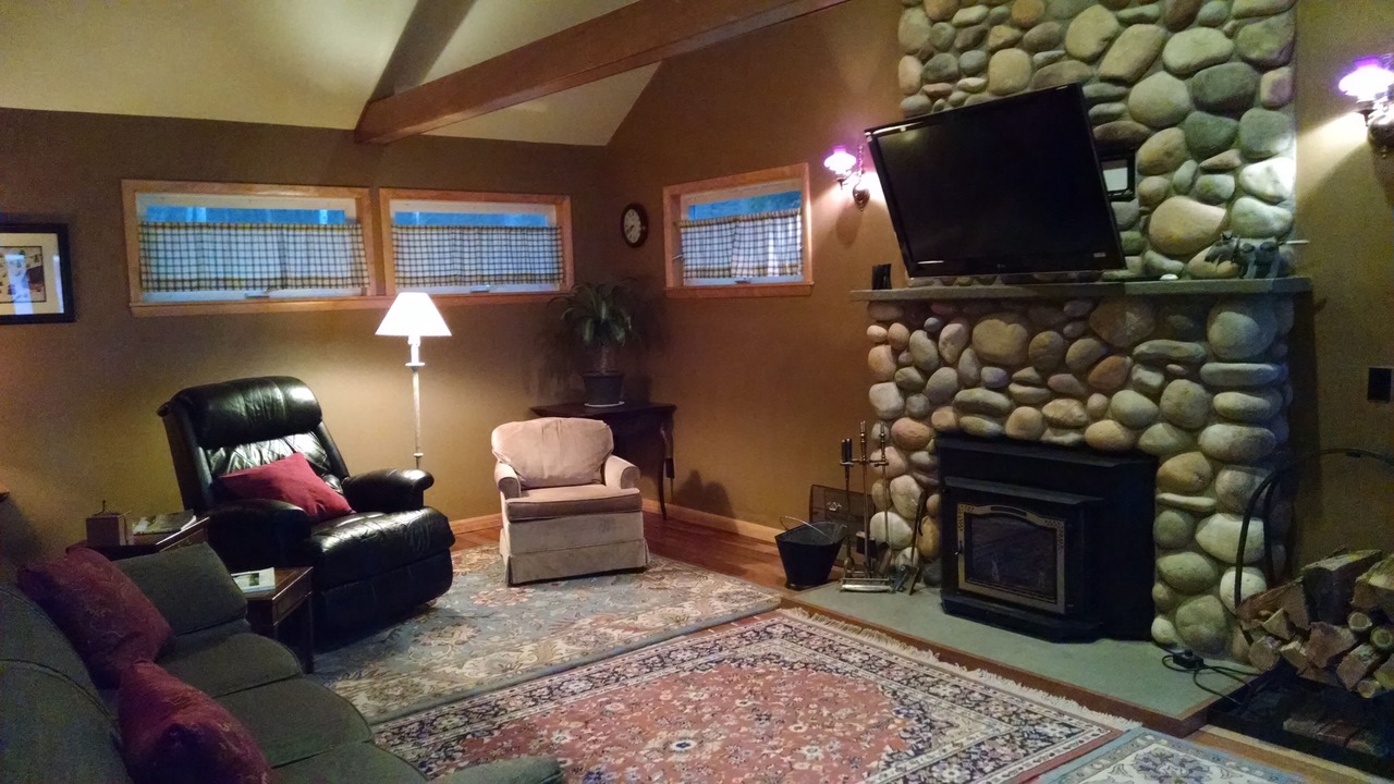 Photo of Livingroom in Town of Torrey