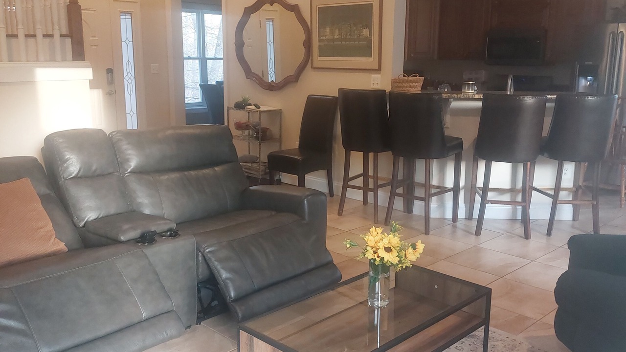 Photo of Livingroom in Jefferson Manor