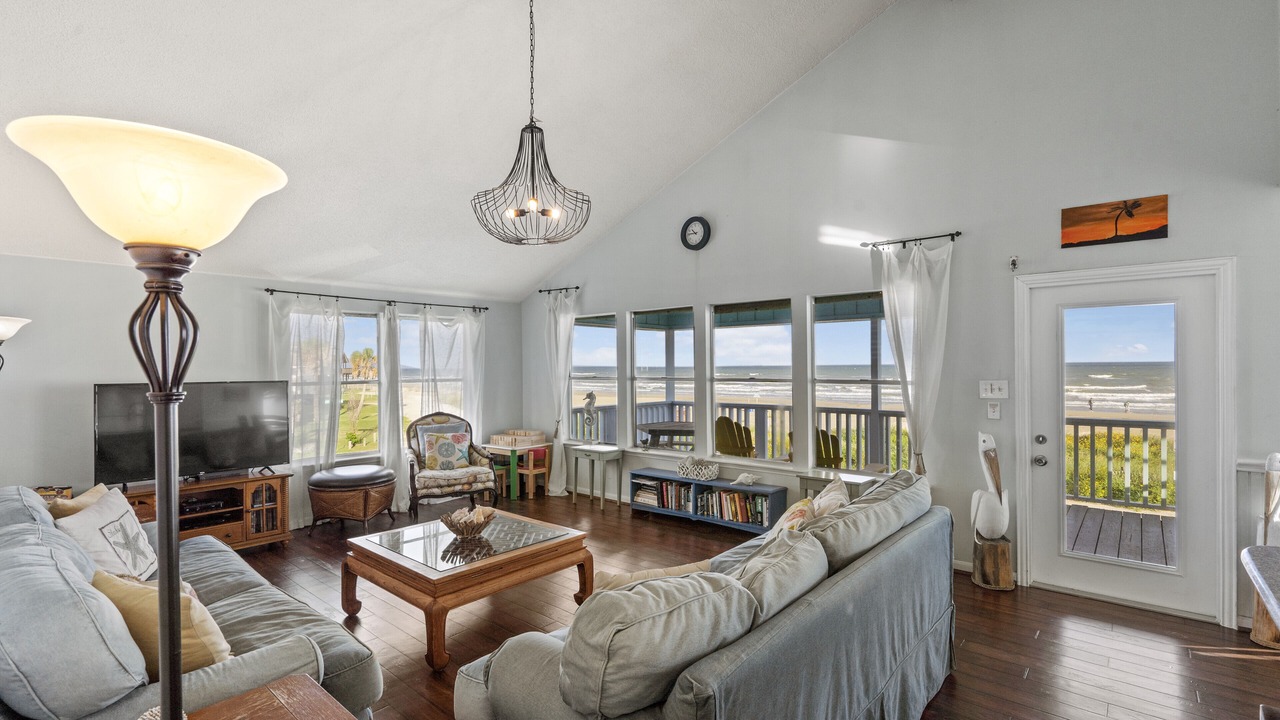 Photo of Livingroom in Spanish Grant
