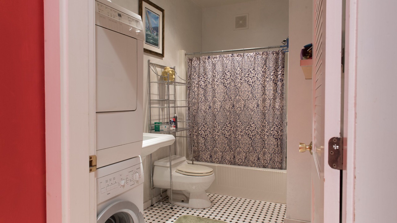 Photo of Bathroom in Warren
