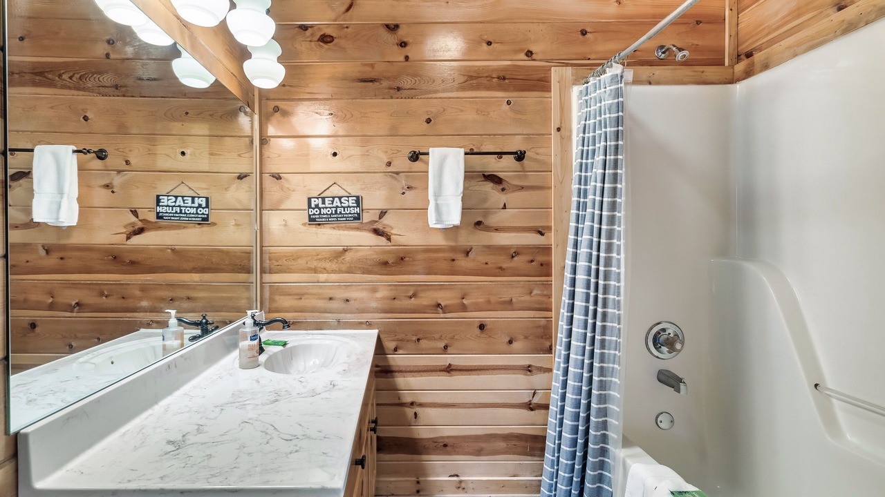 Photo of Bathroom in Gatlinburg - Pigeon Forge