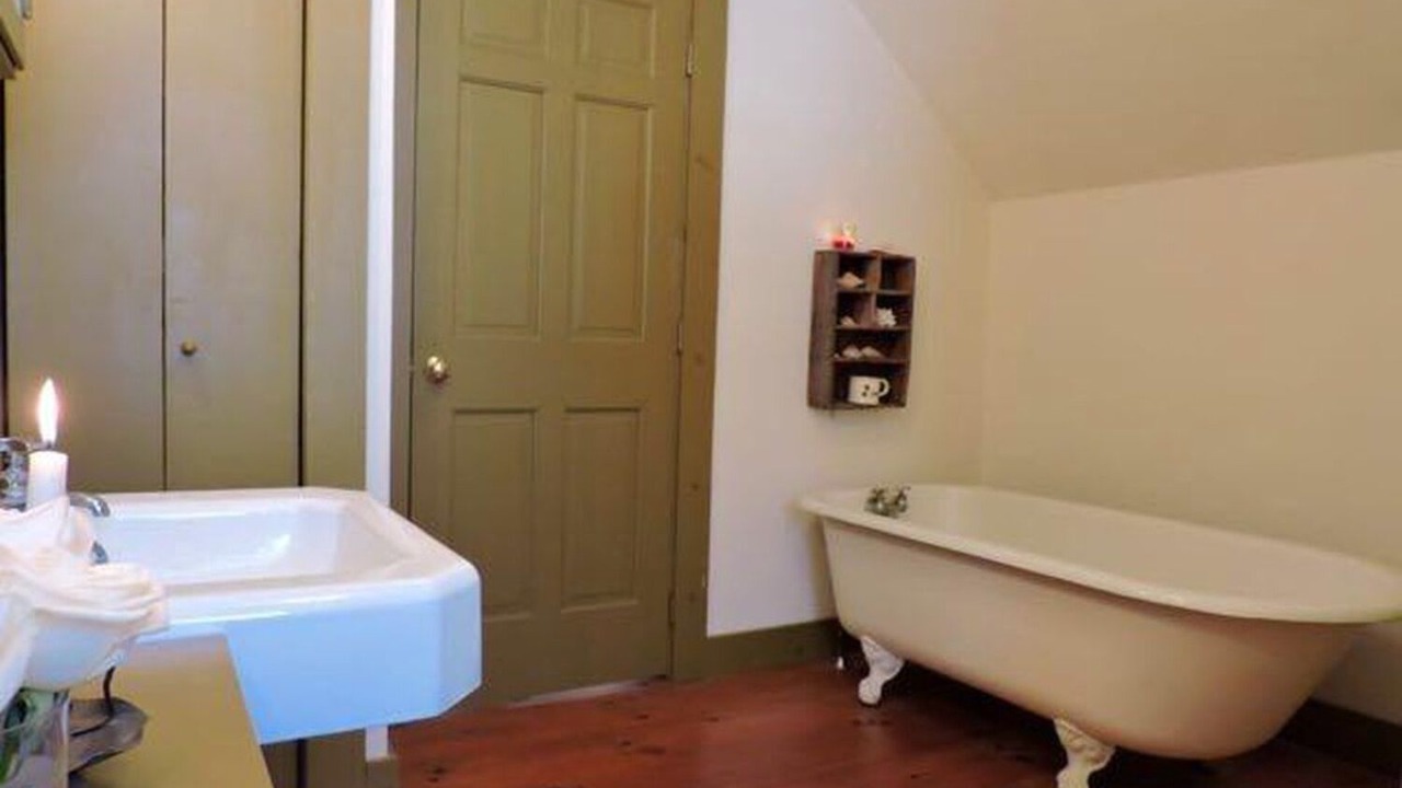Photo of Bathroom in Roxbury