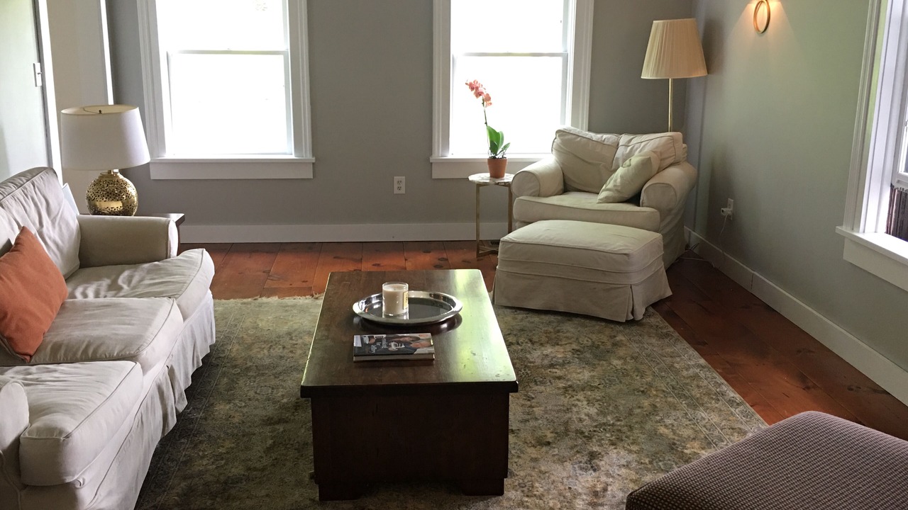 Photo of Livingroom in Roxbury
