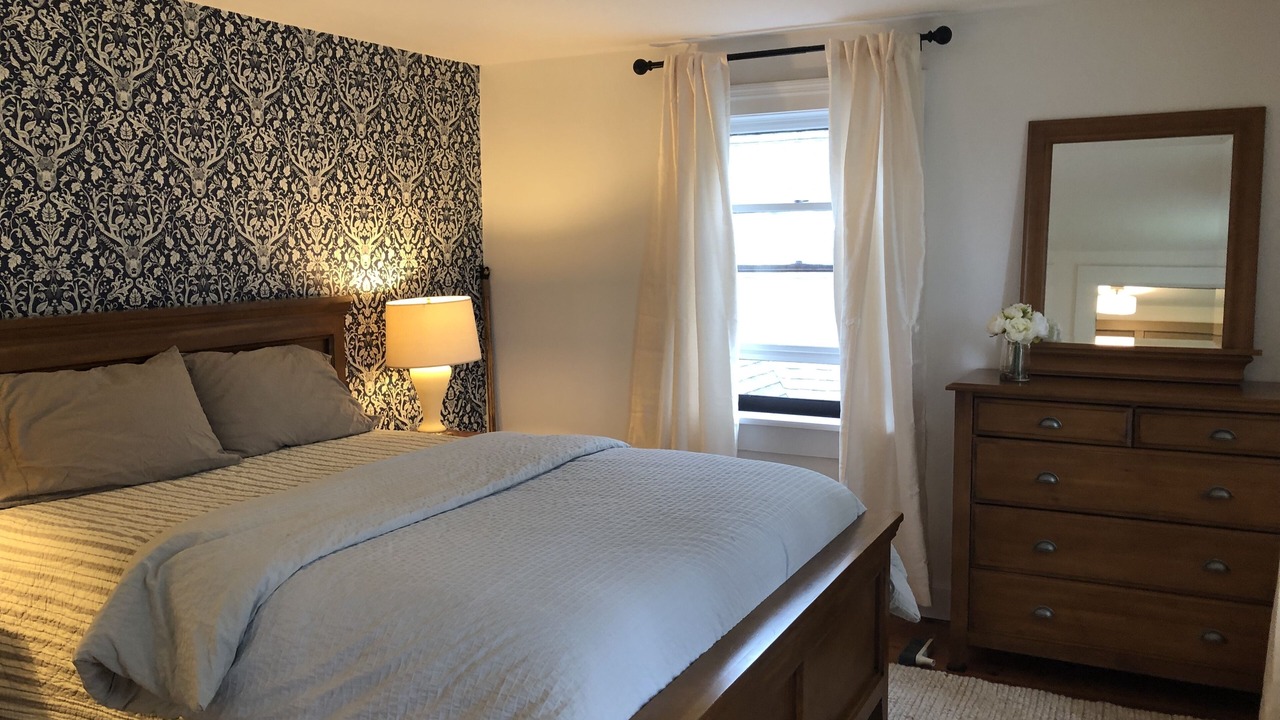 Photo of Bedroom in Roxbury