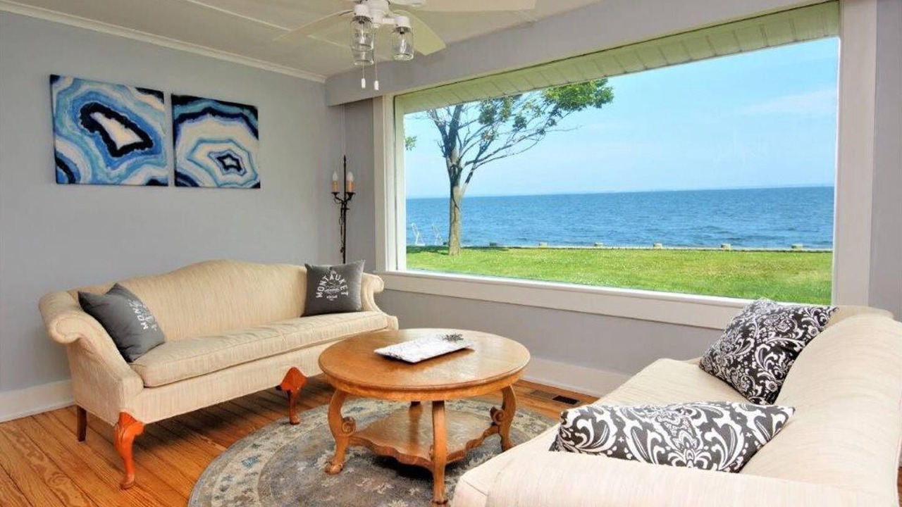 Photo of Livingroom in Jamesport