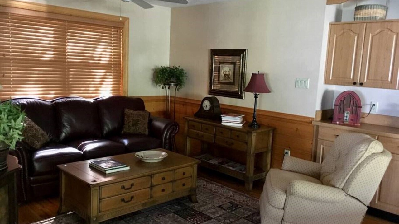 Photo of Livingroom in Deltaville