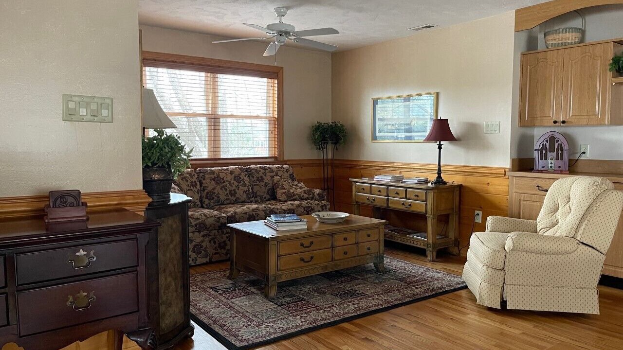 Photo of Livingroom in Deltaville