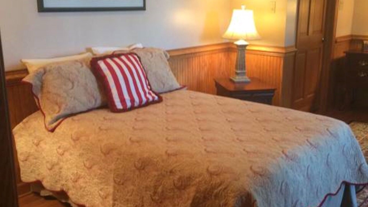 Photo of Bedroom in Deltaville