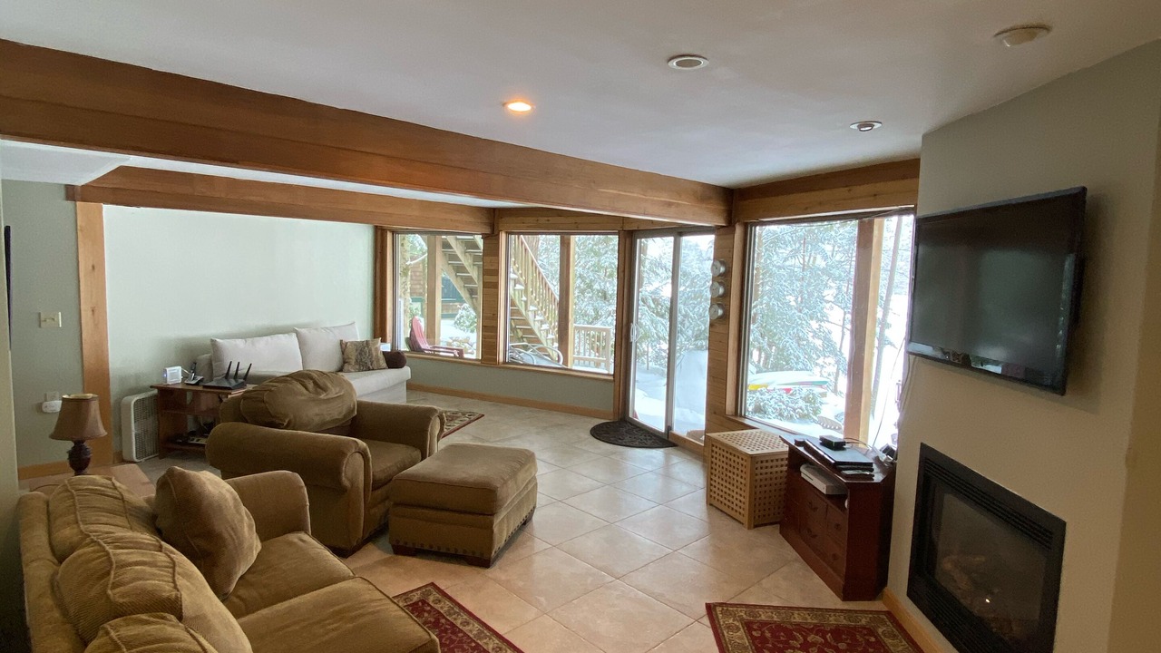 Photo of Livingroom in Sunapee