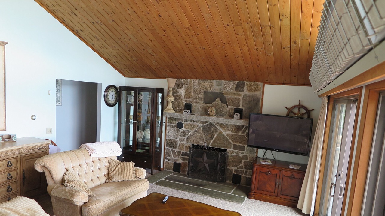 Photo of Livingroom in Meredith