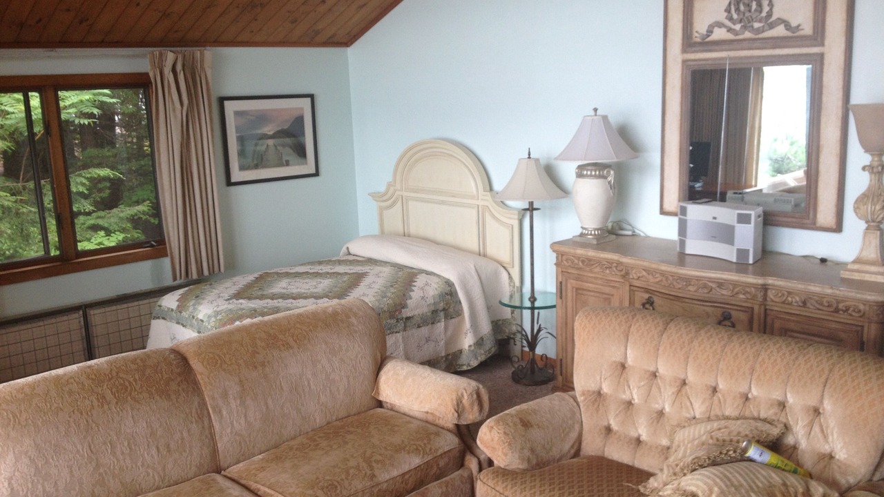 Photo of Livingroom in Meredith